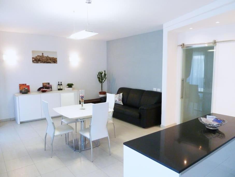 Modern & Strategic Apartment Siena Exterior photo